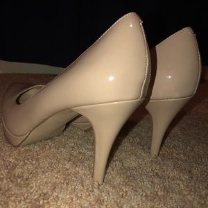 Nine West nude platform heels